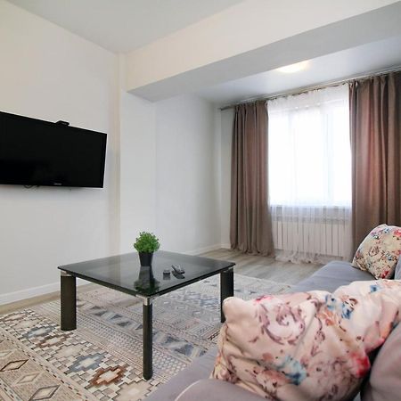 Интересная Двушка В Молодежке Almaty Eksteriør bilde